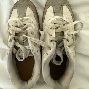 Reebok, Classic White and Beige Kids Shoes. Size 1K